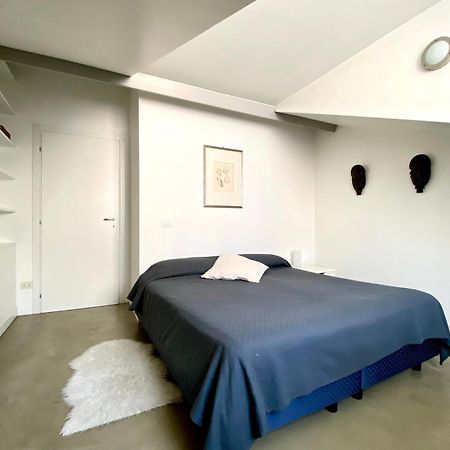 Sant Ambrogio Courtyard Room In Shared Flat Milán Exterior foto