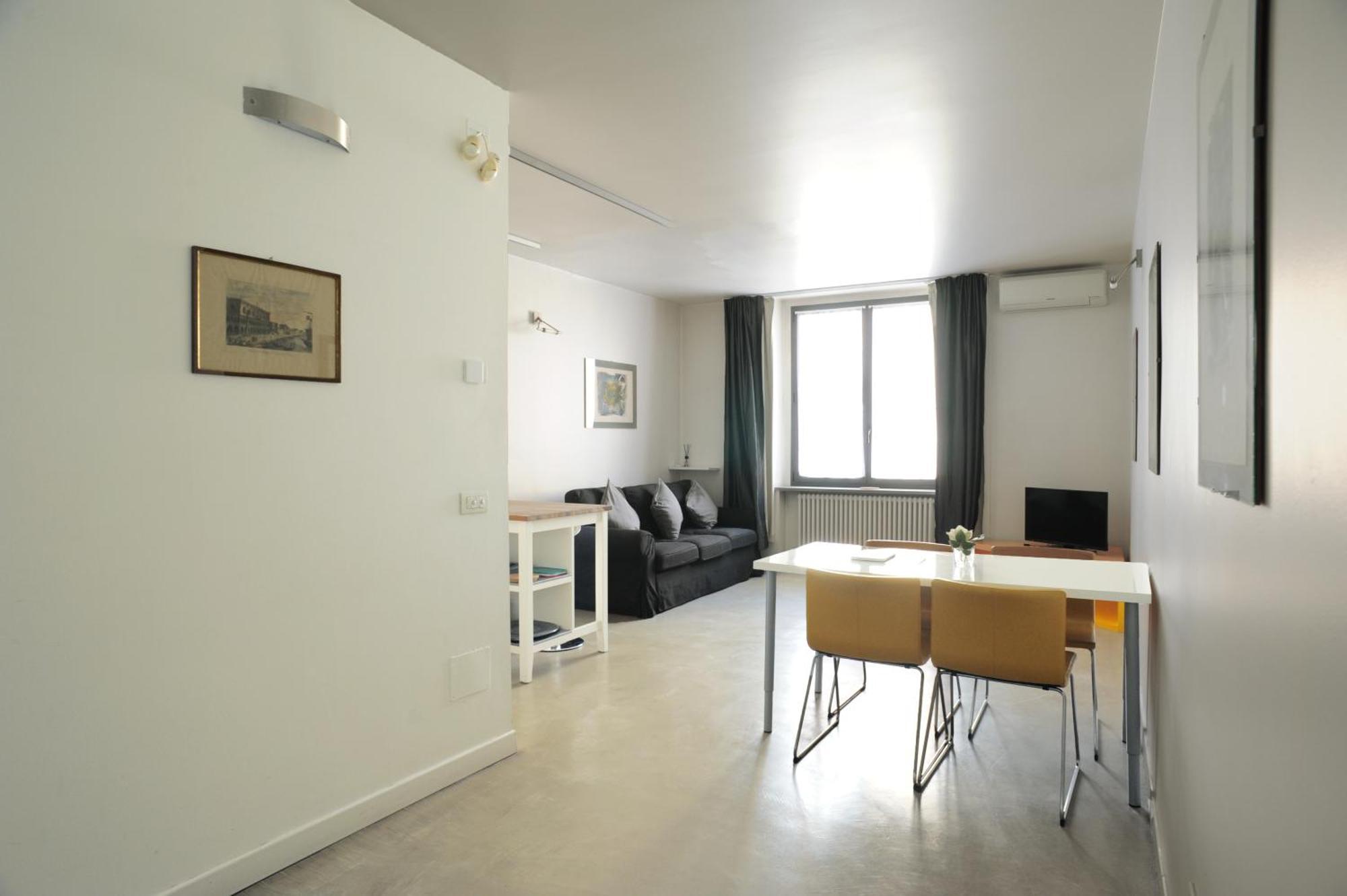 Sant Ambrogio Courtyard Room In Shared Flat Milán Exterior foto