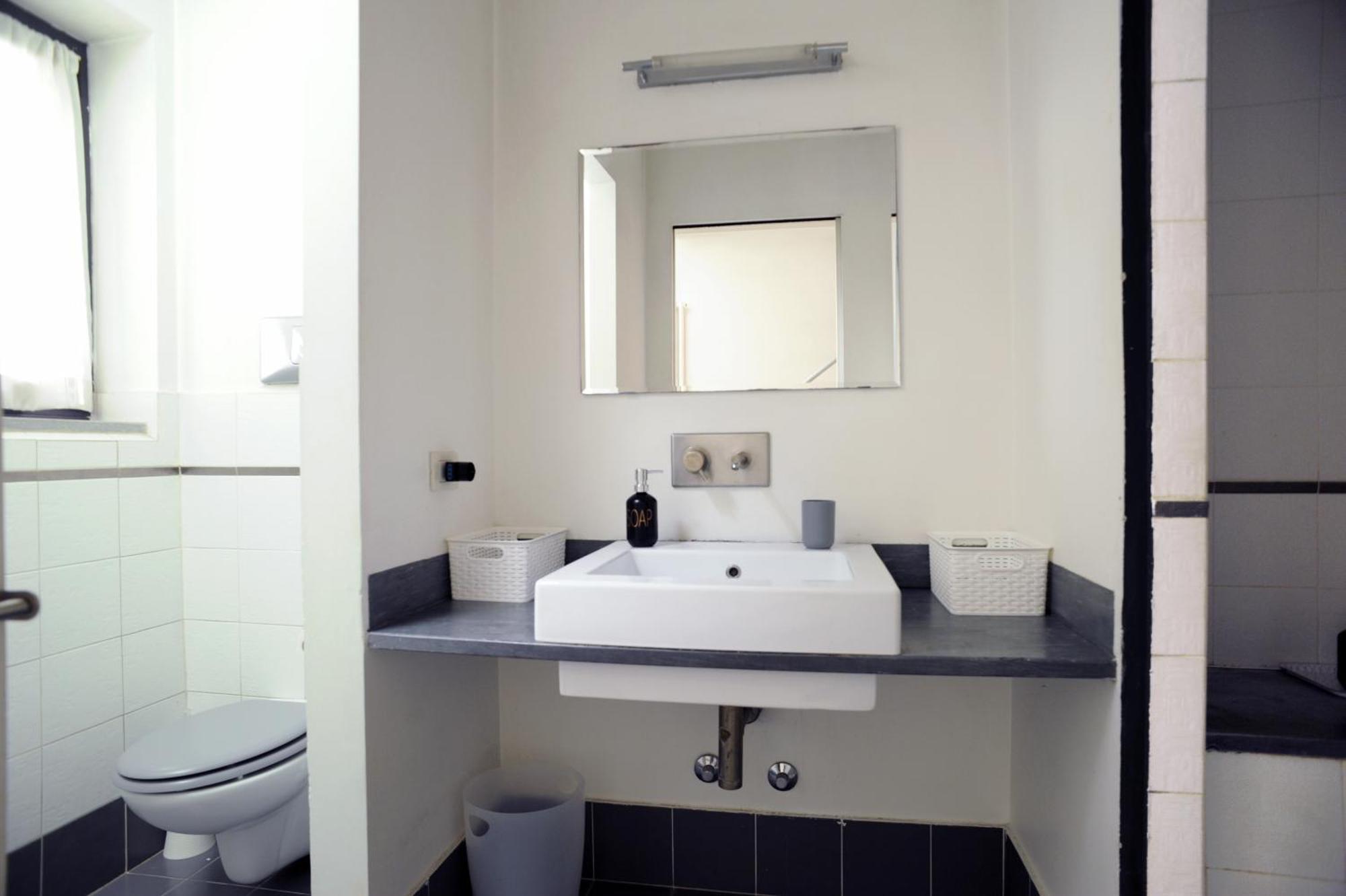 Sant Ambrogio Courtyard Room In Shared Flat Milán Exterior foto